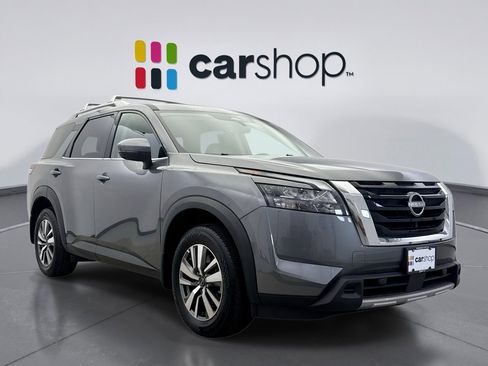 Used 2025 Nissan Pathfinder SL image 7