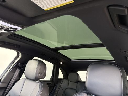 Certified 2020 Porsche Macan AWD/4WD image 41