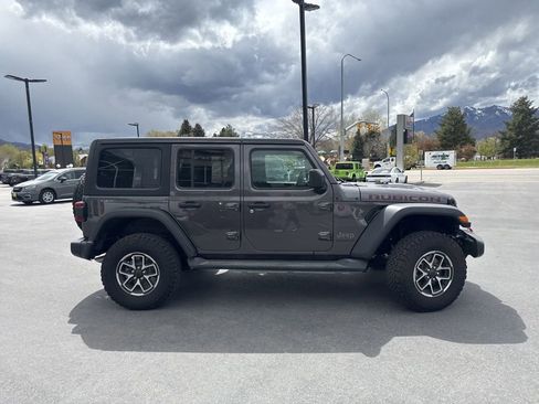 Used 2025 Jeep Wrangler Unlimited Rubicon AWD/4WD image 4