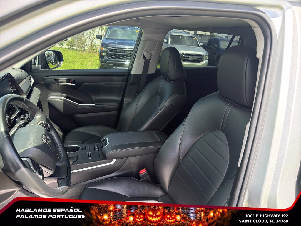 Used 2022 Toyota Highlander XLE FWD image 16