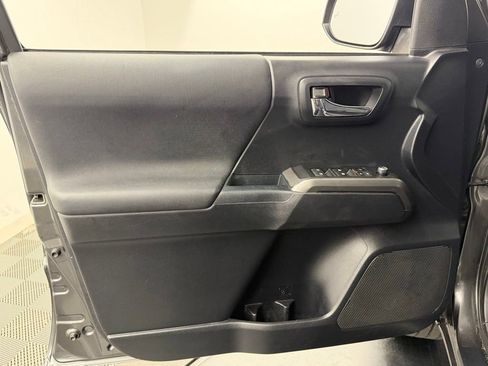 Used 2018 Toyota Tacoma TRD Sport w/ Technology Package RWD image 19