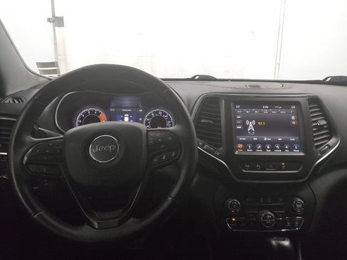 Used 2019 Jeep Cherokee Trailhawk AWD/4WD image 22