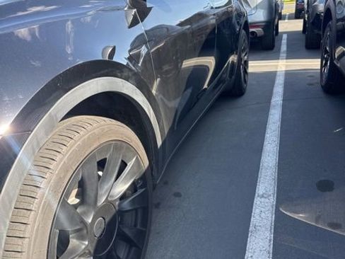 Used 2021 Tesla Model Y Long Range AWD/4WD image 2