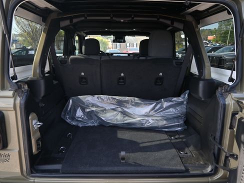 Used 2025 Jeep Wrangler Sport S image 14