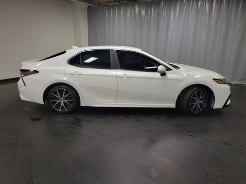 Used 2024 Toyota Camry SE w/ Cold Weather Package FWD image 9