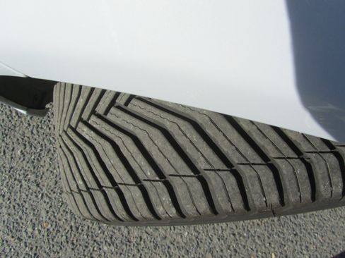 Used 2017 Jaguar XJ R-Sport image 28