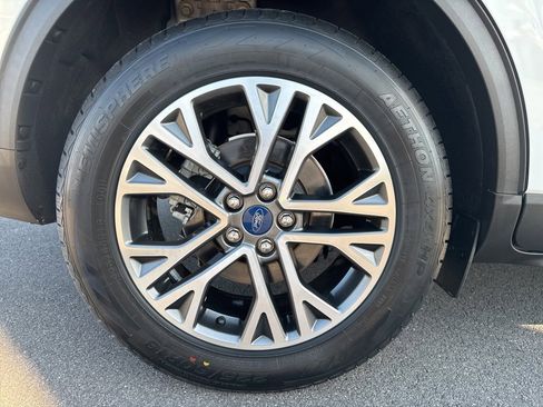 Used 2020 Ford Escape SEL image 12