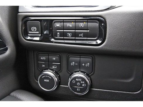 Used 2025 GMC Yukon Denali AWD/4WD image 20