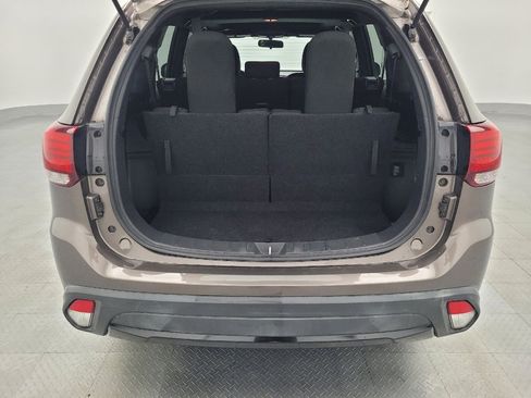 Used 2018 Mitsubishi Outlander SEL image 29