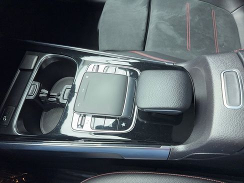 Used 2020 Mercedes-Benz GLB 250 w/ AMG Line image 29