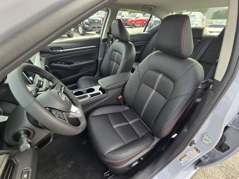 New 2025 Nissan Altima 2.5 SR image 13