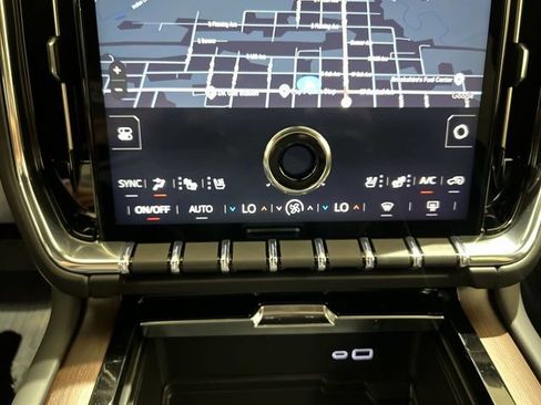 New 2026 GMC Yukon Denali w/ Advanced Technology Package AWD/4WD image 17