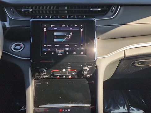 Used 2025 Jeep Grand Cherokee L Laredo image 12