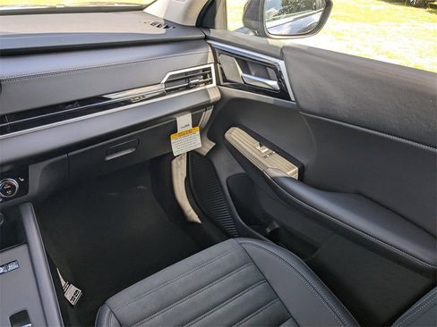 New 2025 Mitsubishi Outlander SE image 18