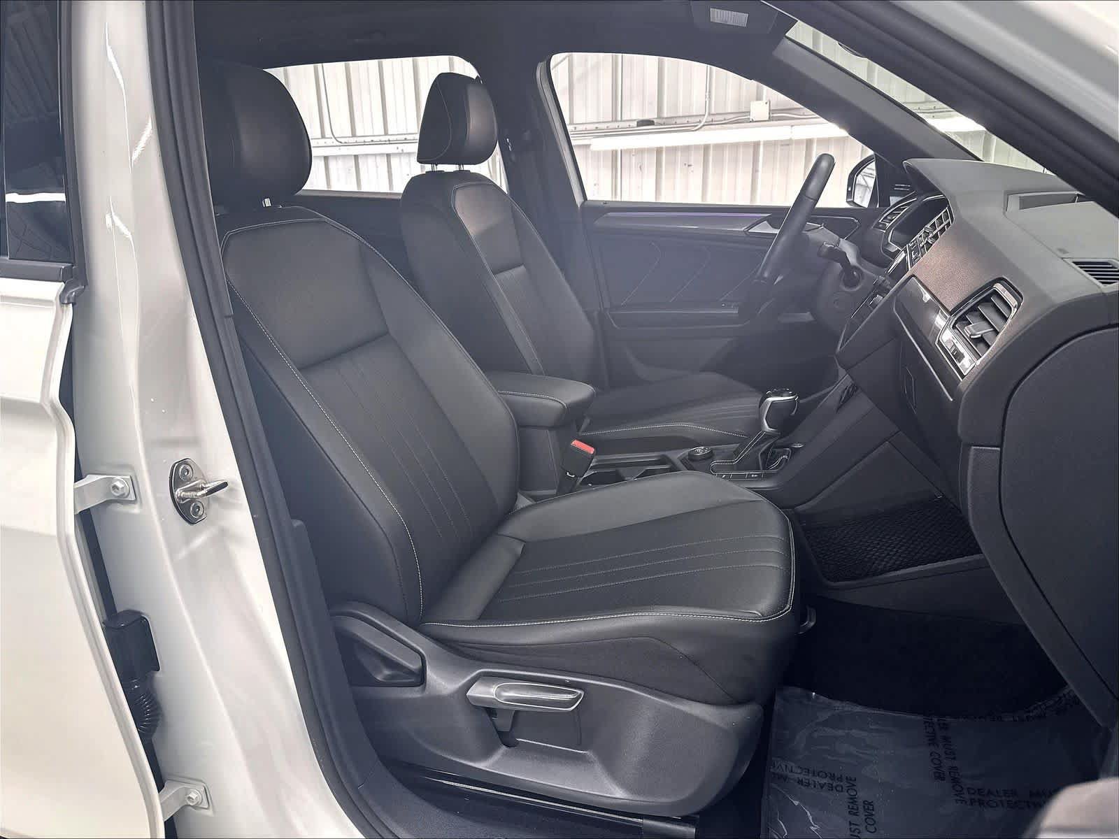 Used 2023 Volkswagen Tiguan SE R-Line AWD/4WD image 32