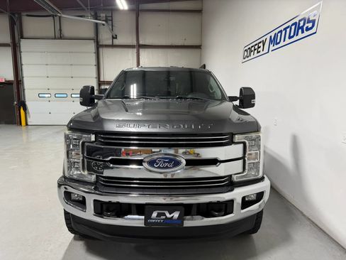 Used 2017 Ford F250 Lariat w/ Lariat Value Package AWD/4WD image 9