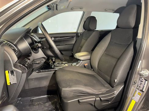 Used 2014 Kia Sorento LX FWD image 12