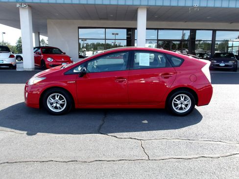 Used 2010 Toyota Prius Four image 2