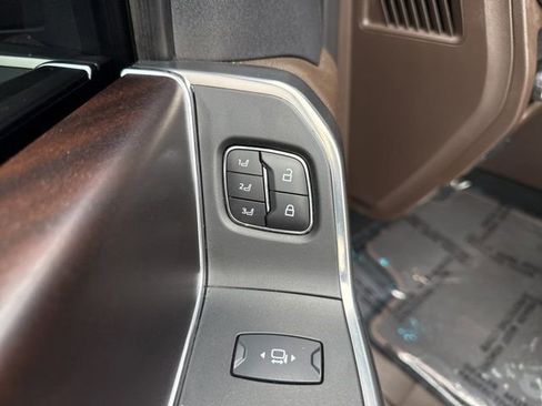 Used 2025 Ford F250 King Ranch w/ FX4 Off-Road Package image 14