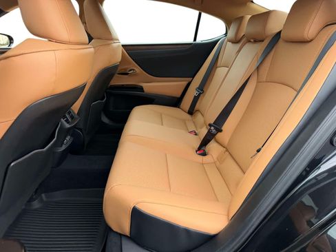 Used 2024 Lexus ES 350 w/ Premium Package FWD image 13