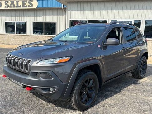 Used 2018 Jeep Cherokee Trailhawk AWD/4WD image 3