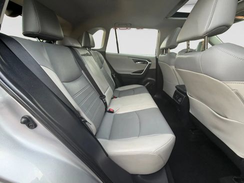 Used 2019 Toyota RAV4 Limited FWD image 22