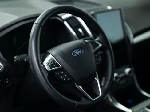 Used 2024 Ford Edge Titanium image 12