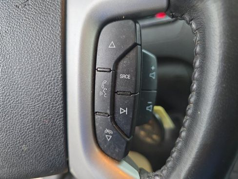 Used 2011 Chevrolet Traverse LT w/ LPO, 'HIT The Road' Package FWD image 22