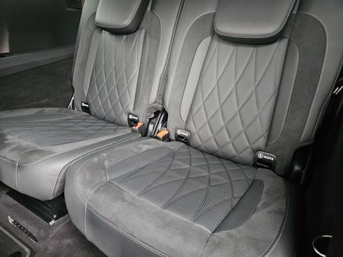 Used 2024 Mercedes-Benz GLS 63 AMG 4MATIC image 31