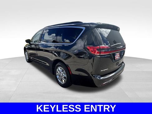 Used 2022 Chrysler Pacifica Touring-L image 6
