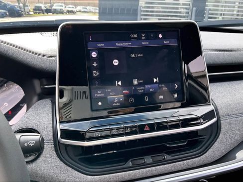 Used 2025 Jeep Compass Latitude image 31