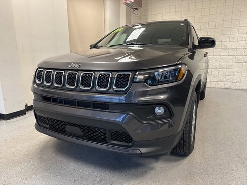 Used 2023 Jeep Compass Latitude w/ Convenience Group image 33