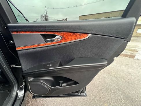 Used 2017 Lincoln MKX Reserve w/ Driver Assistance Package image 28