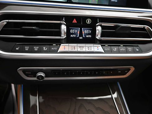 Used 2022 BMW X5 xDrive45e w/ M Sport Package AWD/4WD image 16