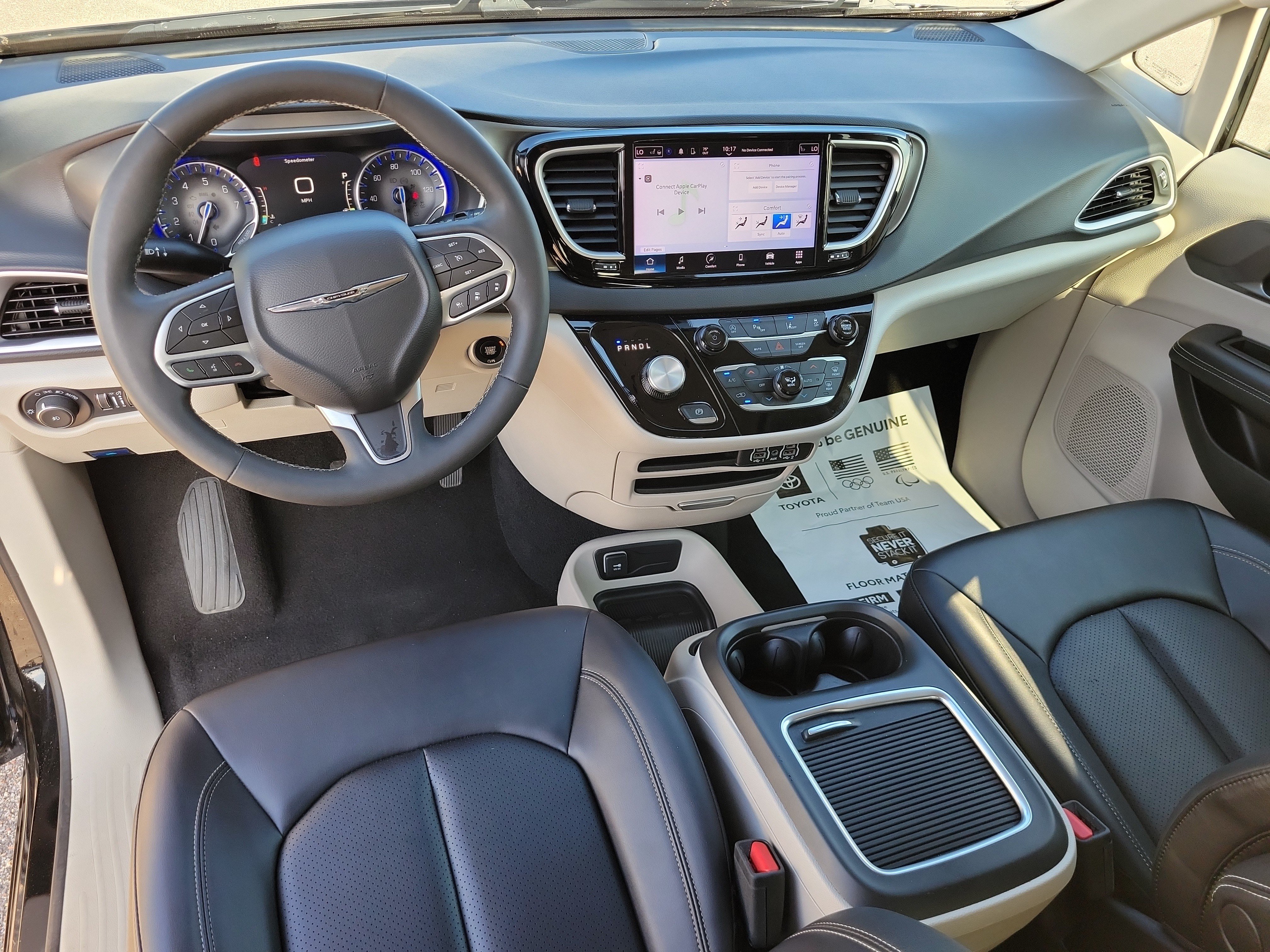 Used 2024 Chrysler Pacifica Touring-L FWD image 14