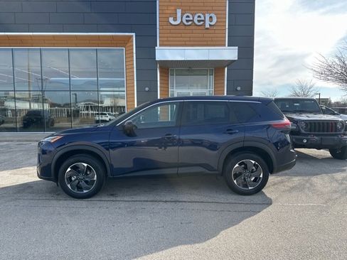 Used 2025 Nissan Rogue SV image 9