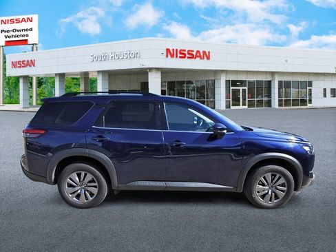 Certified 2024 Nissan Pathfinder SV FWD image 5
