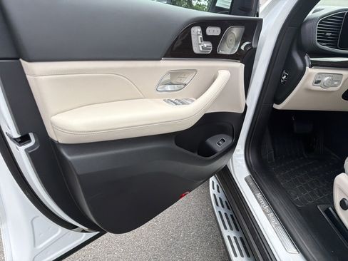 Used 2025 Mercedes-Benz GLS 450 4MATIC image 13