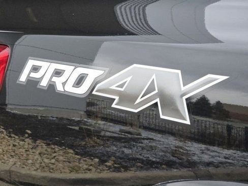 Used 2018 Nissan Titan PRO-4X w/ Pro-4x Convenience Package image 11