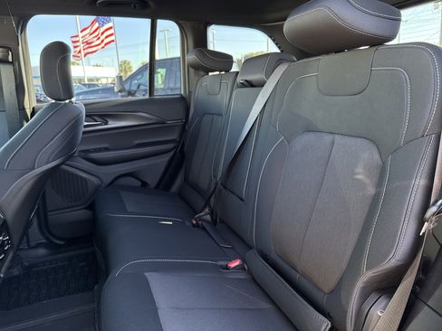 New 2025 Jeep Grand Cherokee Laredo X image 18