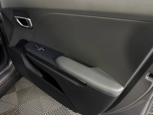 Used 2025 Kia K4 LXS image 31