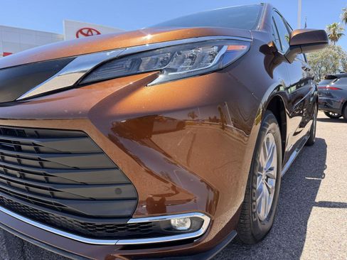 Used 2021 Toyota Sienna XLE FWD image 11