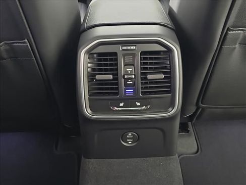 New 2026 Porsche Macan image 25