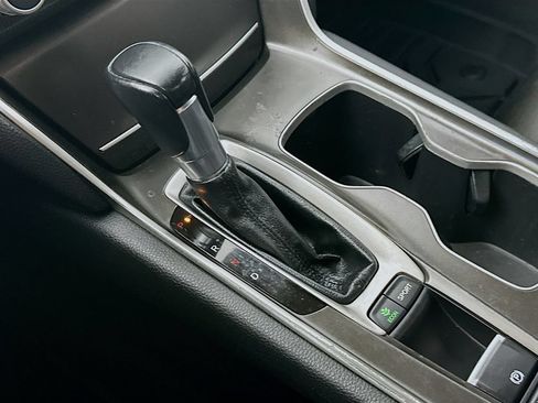 Used 2018 Honda Accord Sport image 16