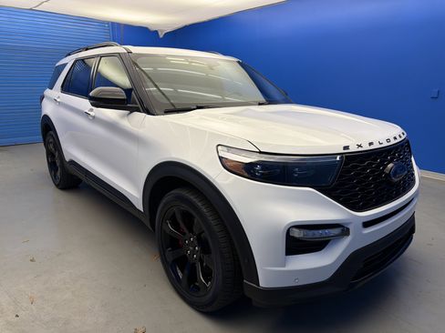 Used 2020 Ford Explorer ST w/ ST Street Pack image 2