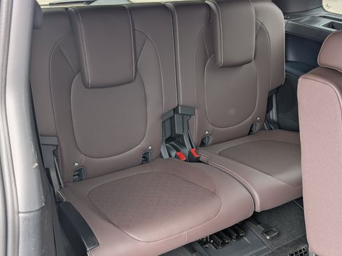 Used 2025 Volkswagen ID. Buzz Pro S RWD image 19