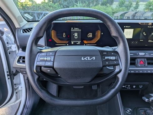 Used 2025 Kia K4 LXS image 18
