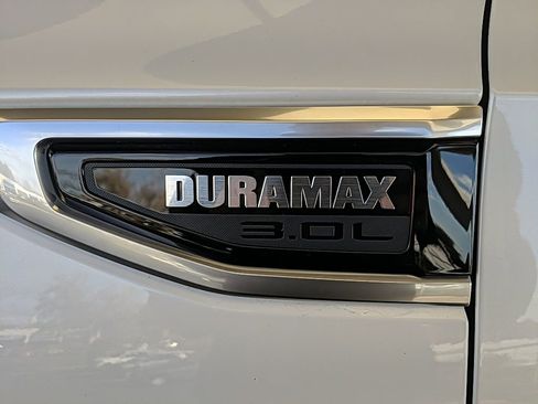 Used 2023 GMC Yukon XL Denali image 10