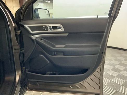 Used 2015 Ford Explorer XLT AWD/4WD image 27