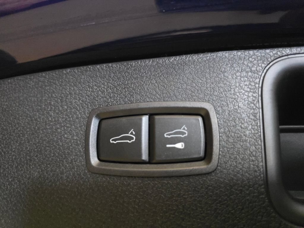 Certified 2026 Porsche Macan AWD/4WD image 14